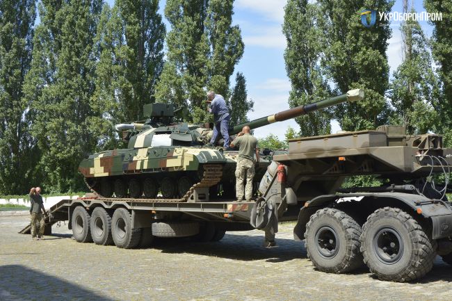 Завод імені Малишева передав військовим відновлені танки Булат