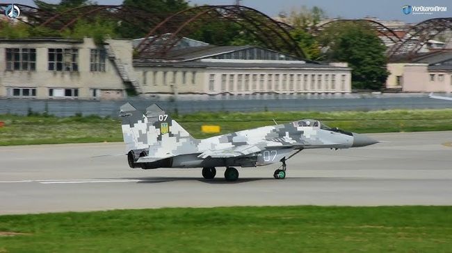 Львівський авіаремонтний завод передав військовим модернізований винищувач (ФОТО)