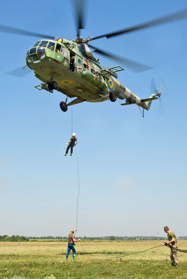 На Харківщині тренувалися авіаційні рятувальники