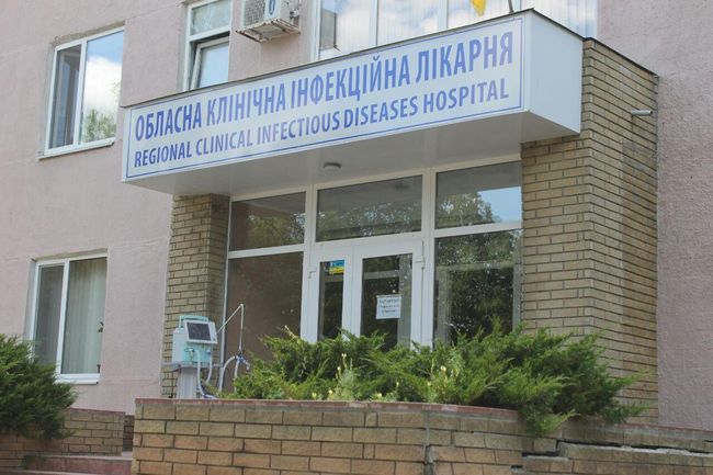 Харківська інфекційна лікарня отримала новий апарат ШВЛ американського виробництва (ФОТО)