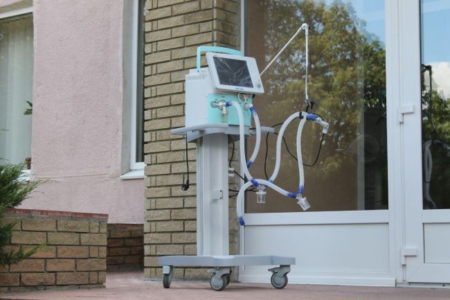 Харківська інфекційна лікарня отримала новий апарат ШВЛ американського виробництва (ФОТО)