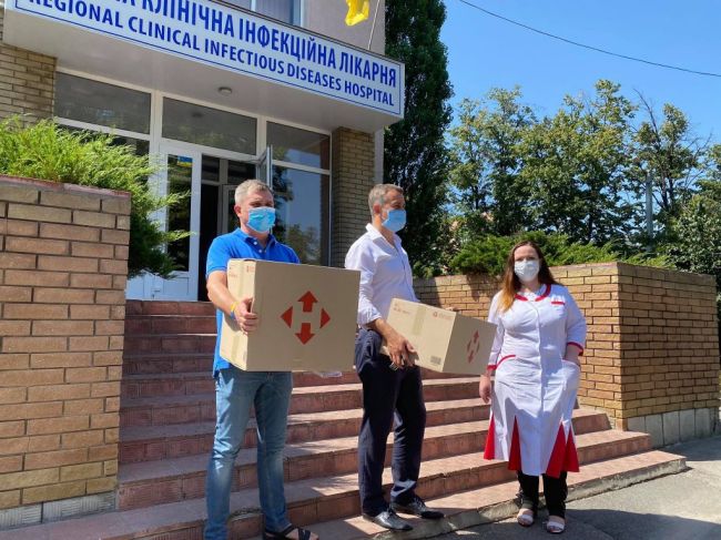 Інженери створили й передали захисні шоломи лікарям Харківщини (ФОТО)