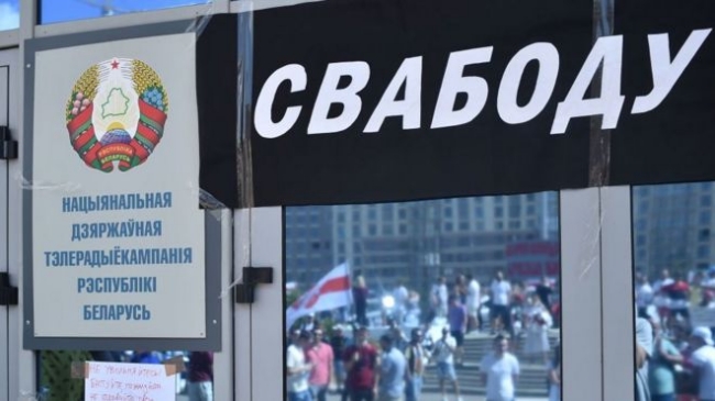 Як державні ЗМІ Білорусі говорять про владу і чому починають страйкувати