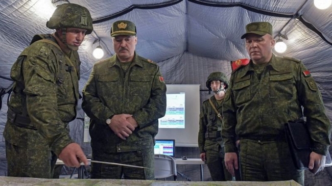 Лукашенко лякає людей ворушінням НАТО на кордоні. Там кажуть, що це вигадки