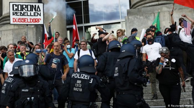 У Берліні протестувальники проти карантинних обмежень штурмували Рейхстаг