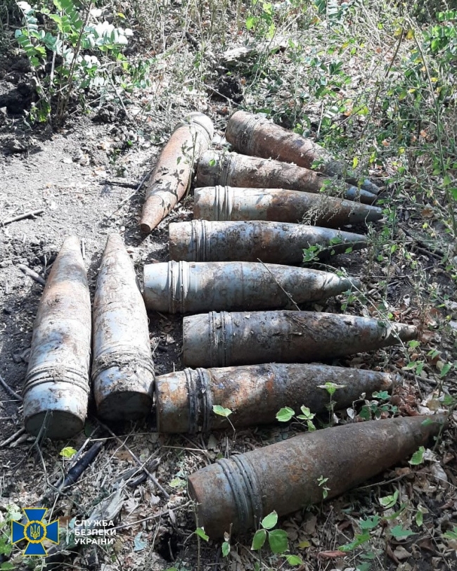На Луганщині СБУ виявила схрон з артснарядами