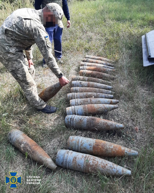 На Луганщині СБУ виявила схрон з артснарядами