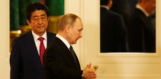 Колишній прем’єр Японії повідомив, через що зірвалось підписання мирної угоди з РФ
