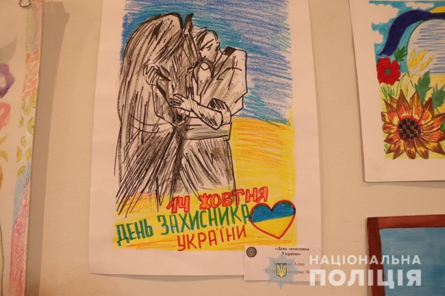 В Харькове открылась выставка детских рисунков ко Дню защитника Украины