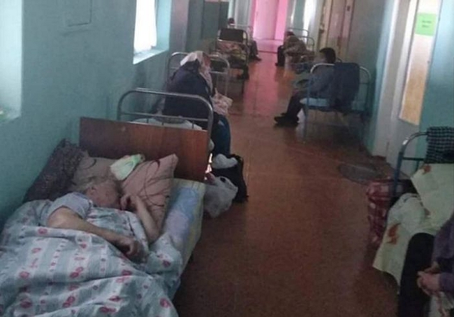 «Люди с пневмонией задыхаются в коридорах!»: В Купянске критическая ситуация в ЦРБ (ВИДЕО)