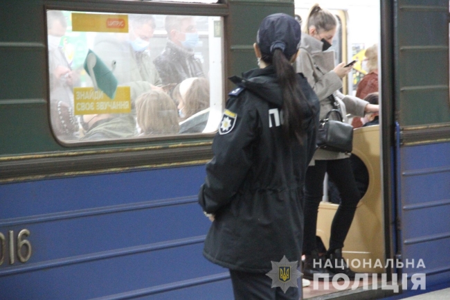 В Харькове возобновились полицейские рейды в метро (ВИДЕО, ФОТО)