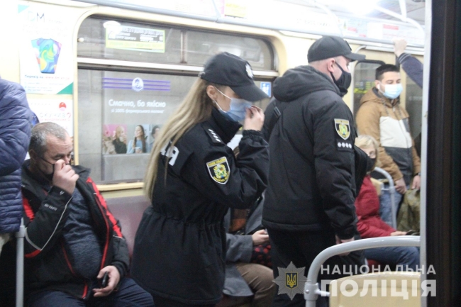 В Харькове возобновились полицейские рейды в метро (ВИДЕО, ФОТО)