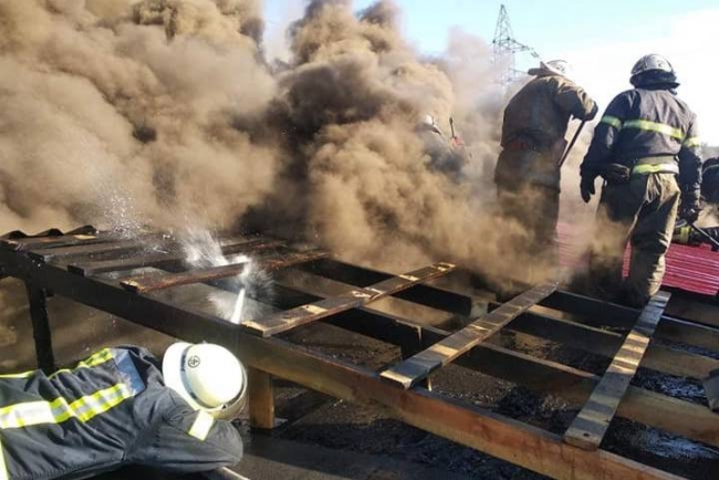 Как тушили горящие склады в Харькове: ФОТОРЕПОРТАЖ