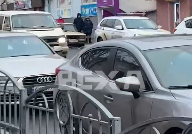 Харьковчанам настоятельно советуют не парковаться на Рымарской (ВИДЕО)