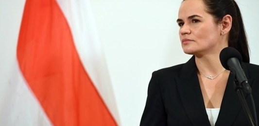 Тихановская должна определиться, чей Крым: заявление Кулебы