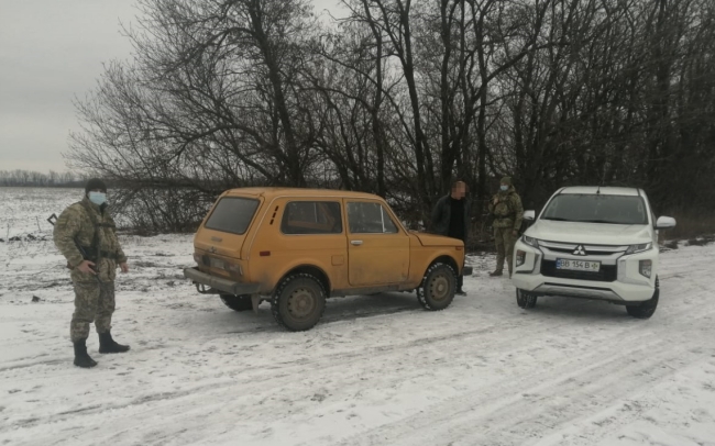 «Розумні камери» зафіксували незвичну валютну операцію на українсько-російському кордоні