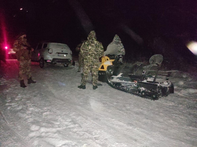 На Харківщині у порушника кордону вилучили придбаний в РФ снігохід (ВІДЕО)