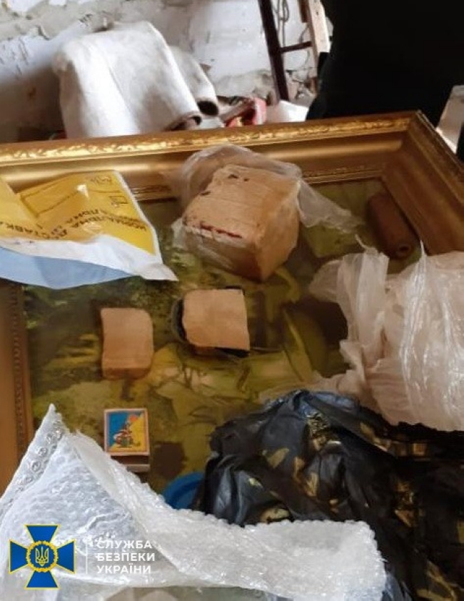 Військова контррозвідка СБУ вилучила на Сумщині 4,5 кілограма пластиду у військовослужбовця Збройних Сил України