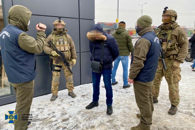 У Харкові контррозвідка СБУ затримала зрадника, який збирав для спецслужб РФ закриту інформацію про новітню українську бронетехніку (ВІДЕО)