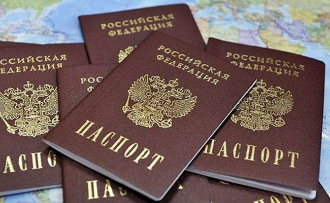 Командири з’єднань та військових частин окупаційних військ контролюють процес отримання найманцями російських паспортів
