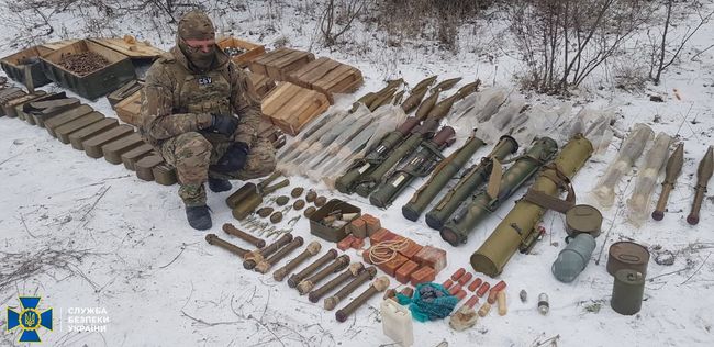 На Луганщині СБУ виявила схрон диверсійної групи бойовиків
