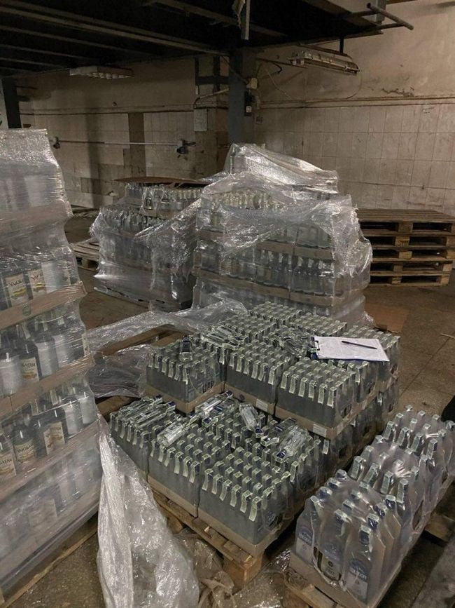В Харькове с подпольного склада изъяли более 16 тонн нелегального алкоголя (ФОТО)