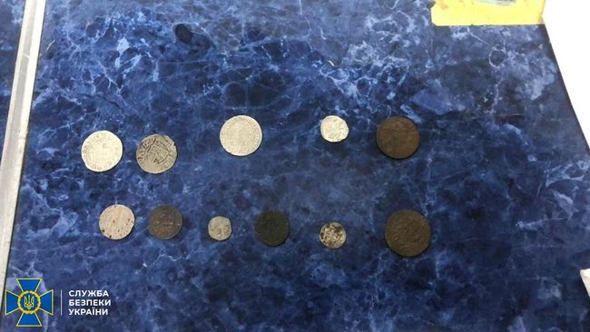 СБУ запобігла контрабанді старовинних монет на понад 1 млн грн
