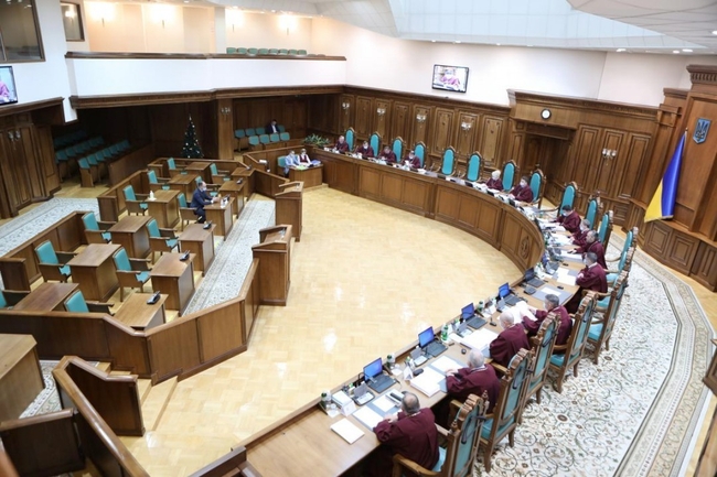 Рада направила в КСУ законопроект об изменениях Конституции по назначению глав НАБУ и ГБР
