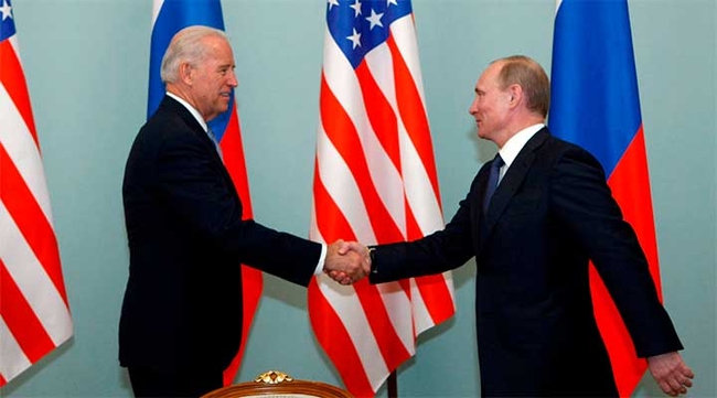 Джо Байден назвал Путина убийцей. После заявления рубль в РФ резко упал