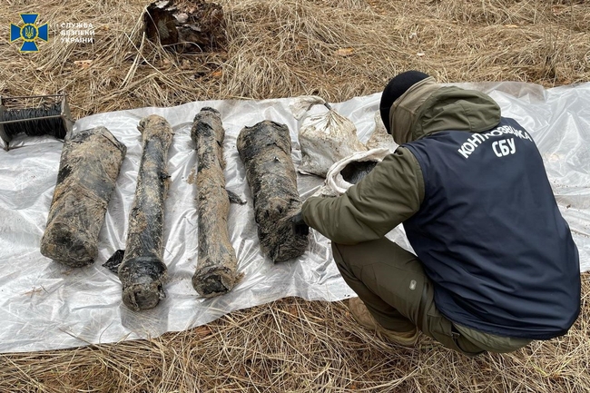 У затриманого бойовика «ЛНР» СБУ знайшла схрон зі зброєю (ВІДЕО)
