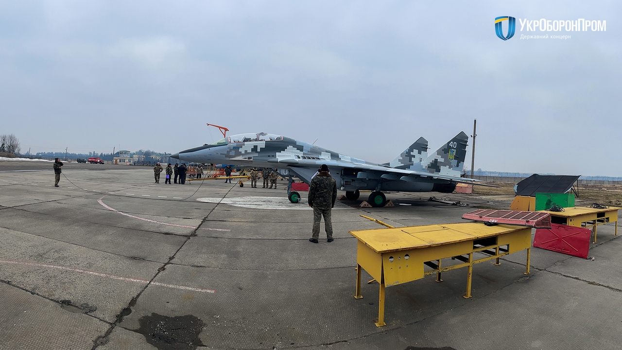 Львівський державний авіаційно-ремонтний завод передав ЗСУ відремонтований винищувач МІГ-29УБ