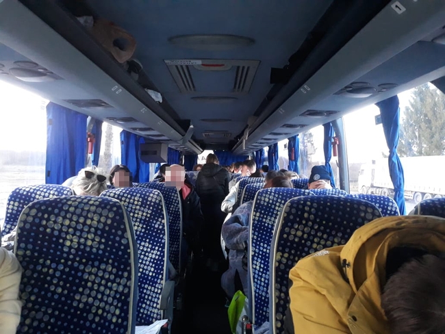 Усі пасажири автобуса з Білорусі мали підроблені результати ПЛР-тестів