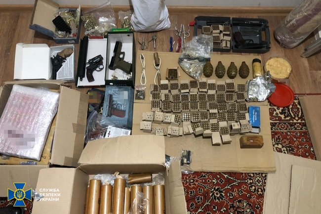 На Київщині СБУ викрила злочинців, які хотіли продати нелегальну зброю криміналітету