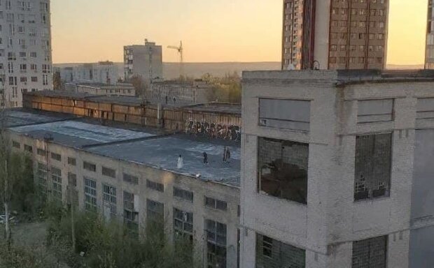 Харьковчане рискнули жизнью ради красивого заката - Запилят видосик в инсту