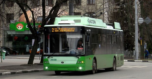 На 9 Мая некоторые троллейбусы будут ходить дольше, а трамваи продлят маршрут