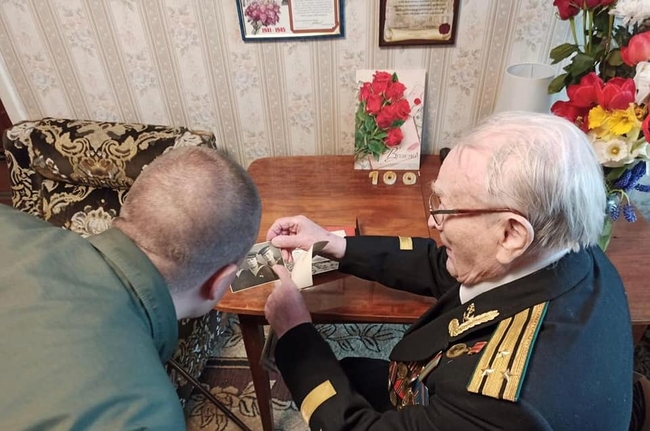 На Вінниччині прикордонники привітали 100-річного ветерана