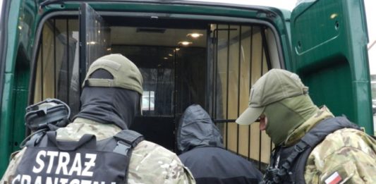 Постачали зброю на територію України: у Польщі розкрили групу контрабандистів