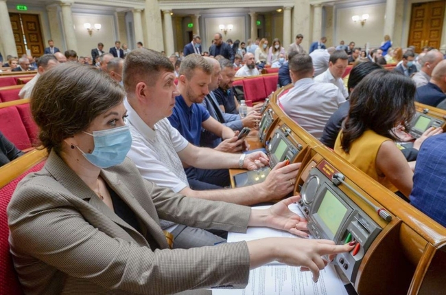 Нардепы из Слуги народа хотят запретить украинским судам отменять санкции СНБО