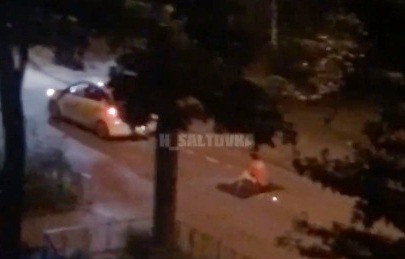 В Харькове таксист протащил пассажира по земле (ВИДЕО)