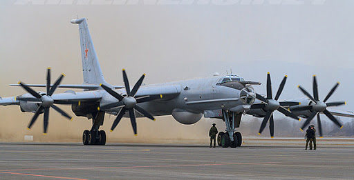 РФ перебросила к границе Украины противолодочные самолеты Ту-142: подробности