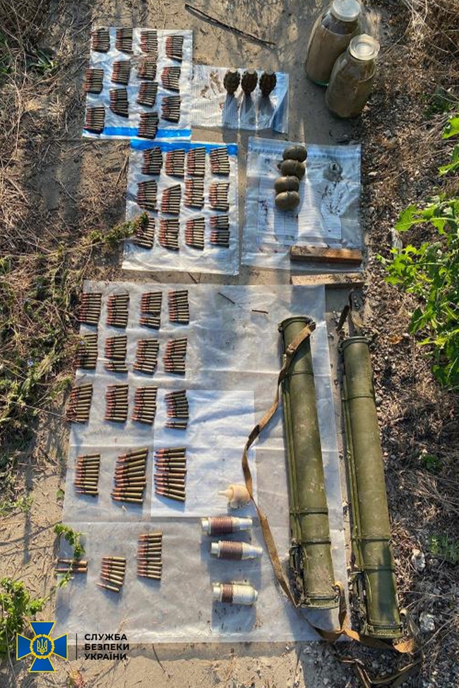 СБУ виявила схрони з вибухівкою: одну зі схованок облаштували бойовики для вчинення диверсій