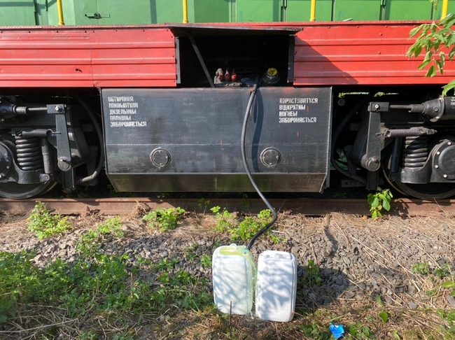 Розкрадали десятки тонн палива: на Рівненщині викрили службовців Укрзалізниці