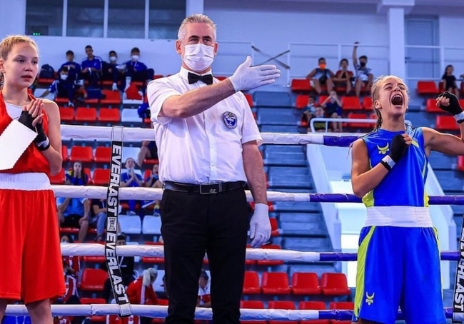 13-летняя Кира Макогоненко из Харькова победила россиянку и стала чемпионкой Европы по боксу