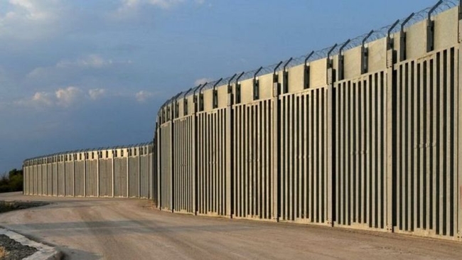 Греція звела 40 км стіни на кордоні з Туреччиною. Стримувати афганських мігрантів