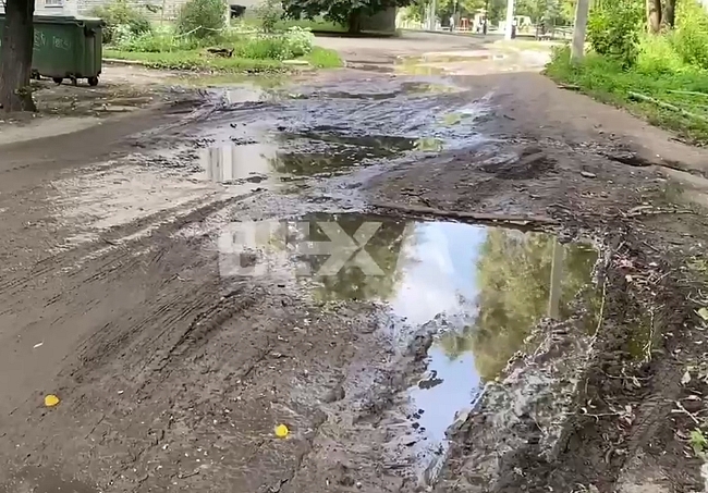 В сети показали убитое состояние внутриквартальных дорог на Салтовке