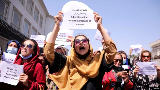 Таліби застосували сльозогінний газ і стріляли в повітря, щоб розігнати акцію жінок у Кабулі