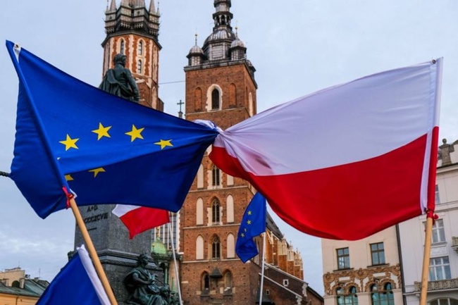 Полекзит: чим загрожує Польщі відмова від законодавства ЄС