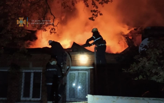 В Харьковском районе в ночь на воскресенье тушили сразу два дома