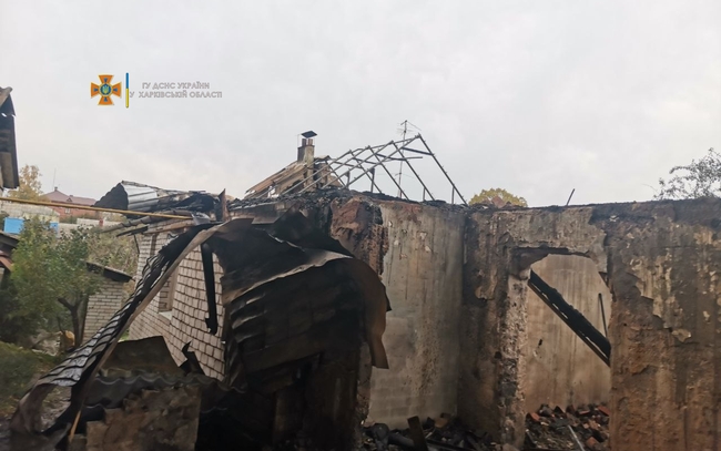 В Харьковском районе в ночь на воскресенье тушили сразу два дома