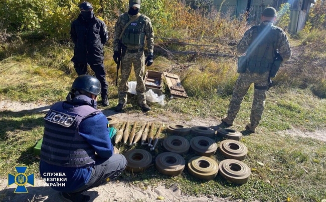 СБУ запобігла диверсії на Луганщині: поруч з автотрасою виявлено схрон бойовиків з протитанковими мінами